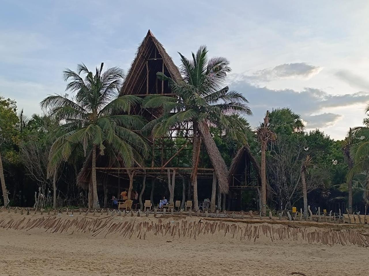 Light House Beach Hut Komari Экстерьер фото