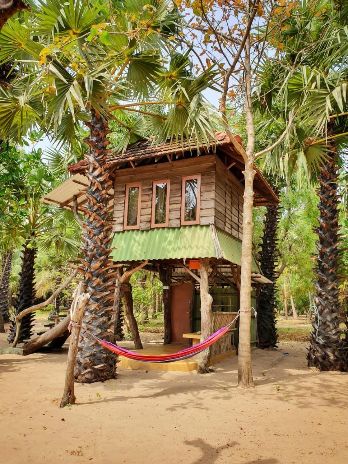 Light House Beach Hut Komari Экстерьер фото