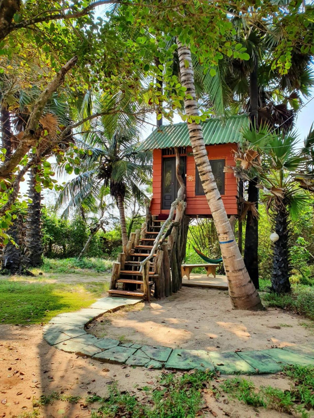 Light House Beach Hut Komari Экстерьер фото