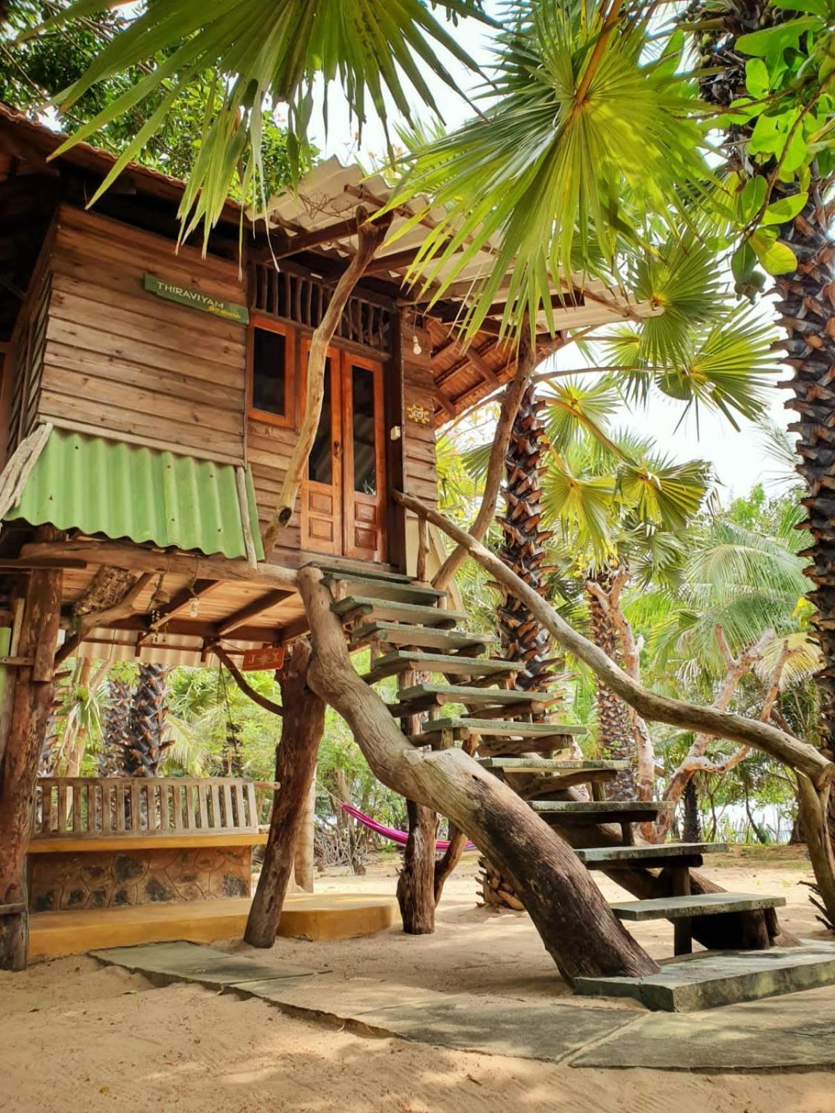 Light House Beach Hut Komari Экстерьер фото