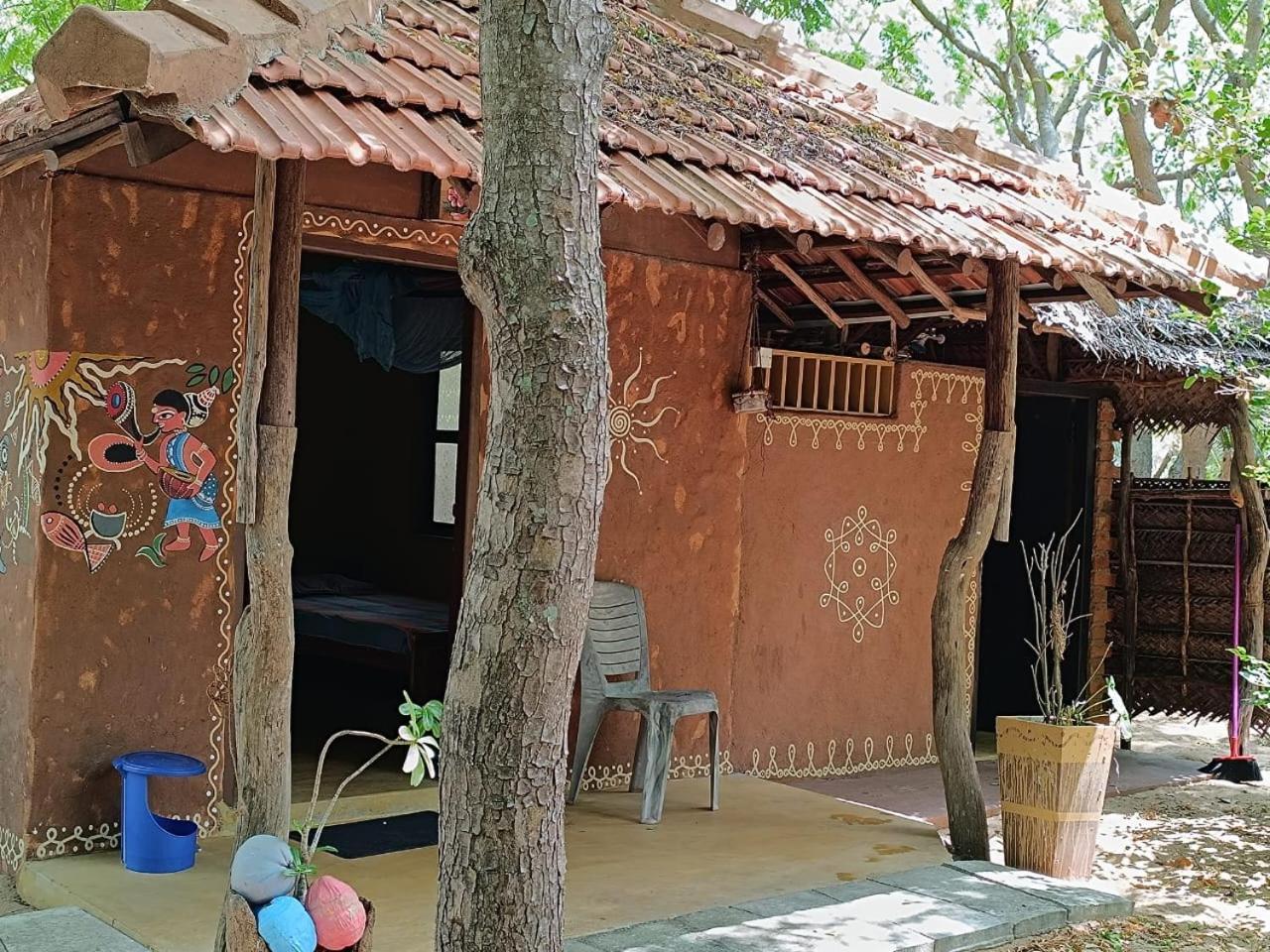 Light House Beach Hut Komari Экстерьер фото
