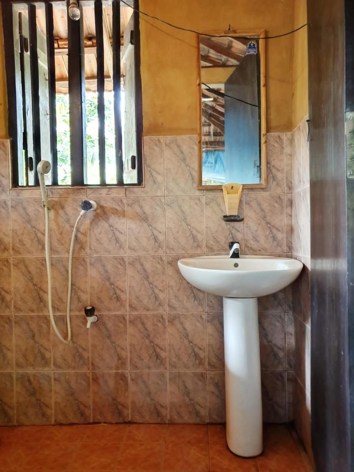 Light House Beach Hut Komari Экстерьер фото