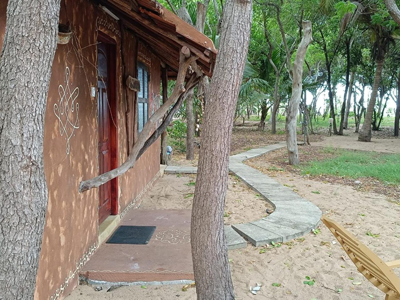 Light House Beach Hut Komari Экстерьер фото