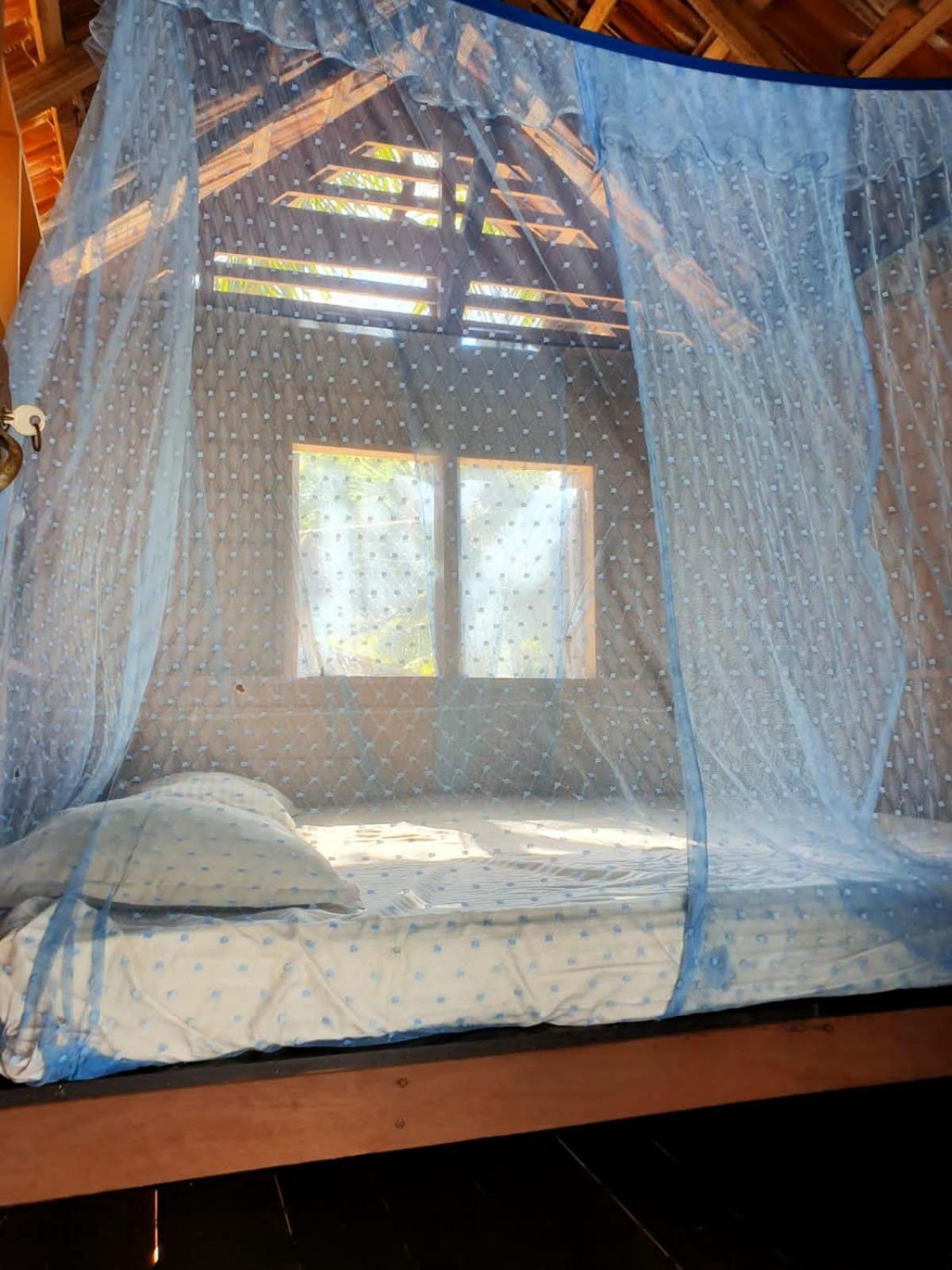 Light House Beach Hut Komari Экстерьер фото