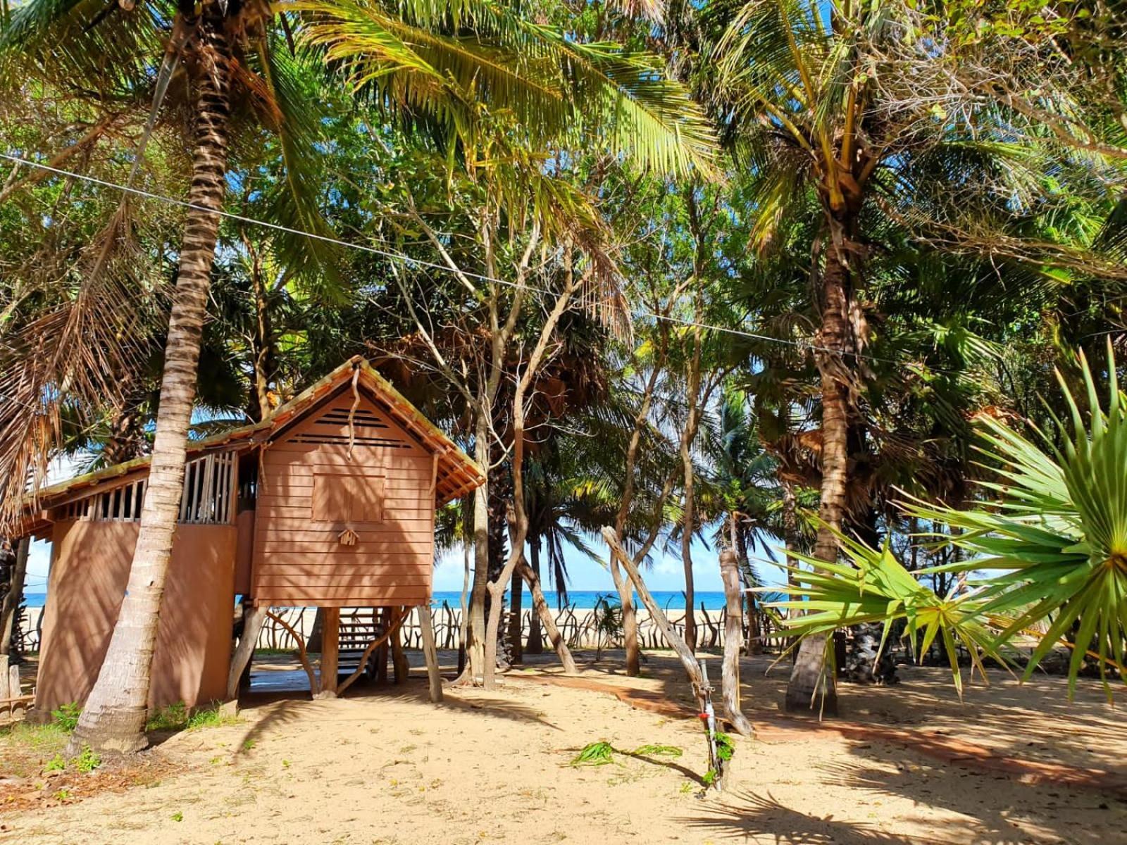 Light House Beach Hut Komari Экстерьер фото