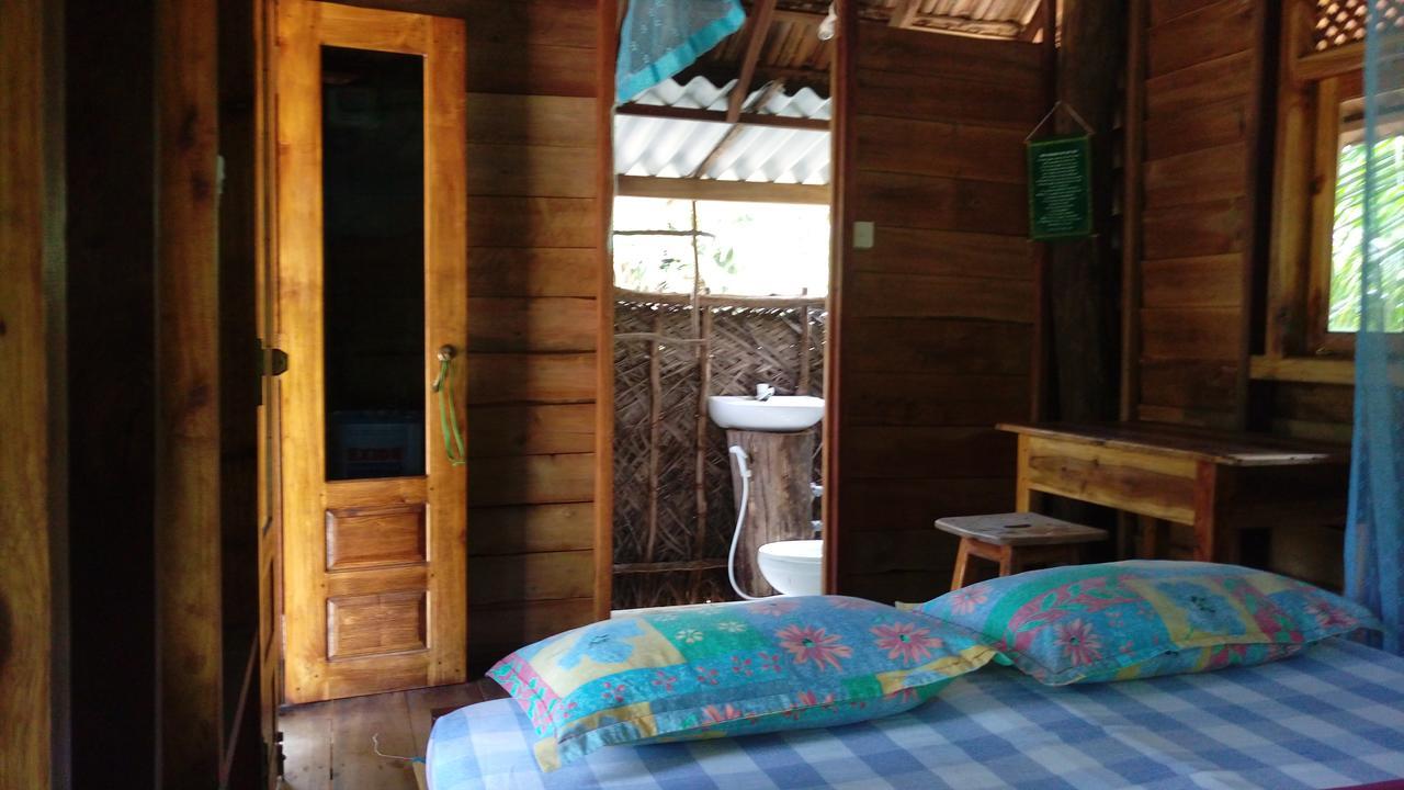Light House Beach Hut Komari Экстерьер фото